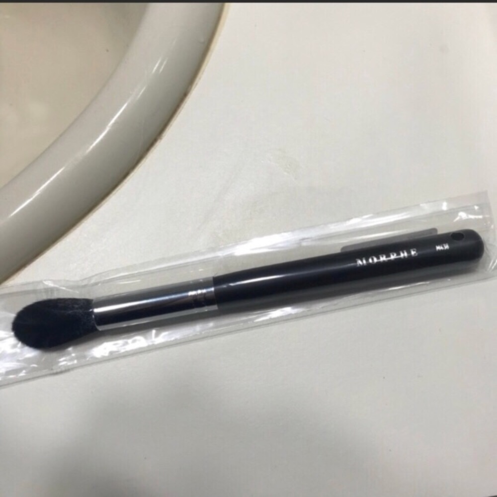 Morphe M438 contour brush